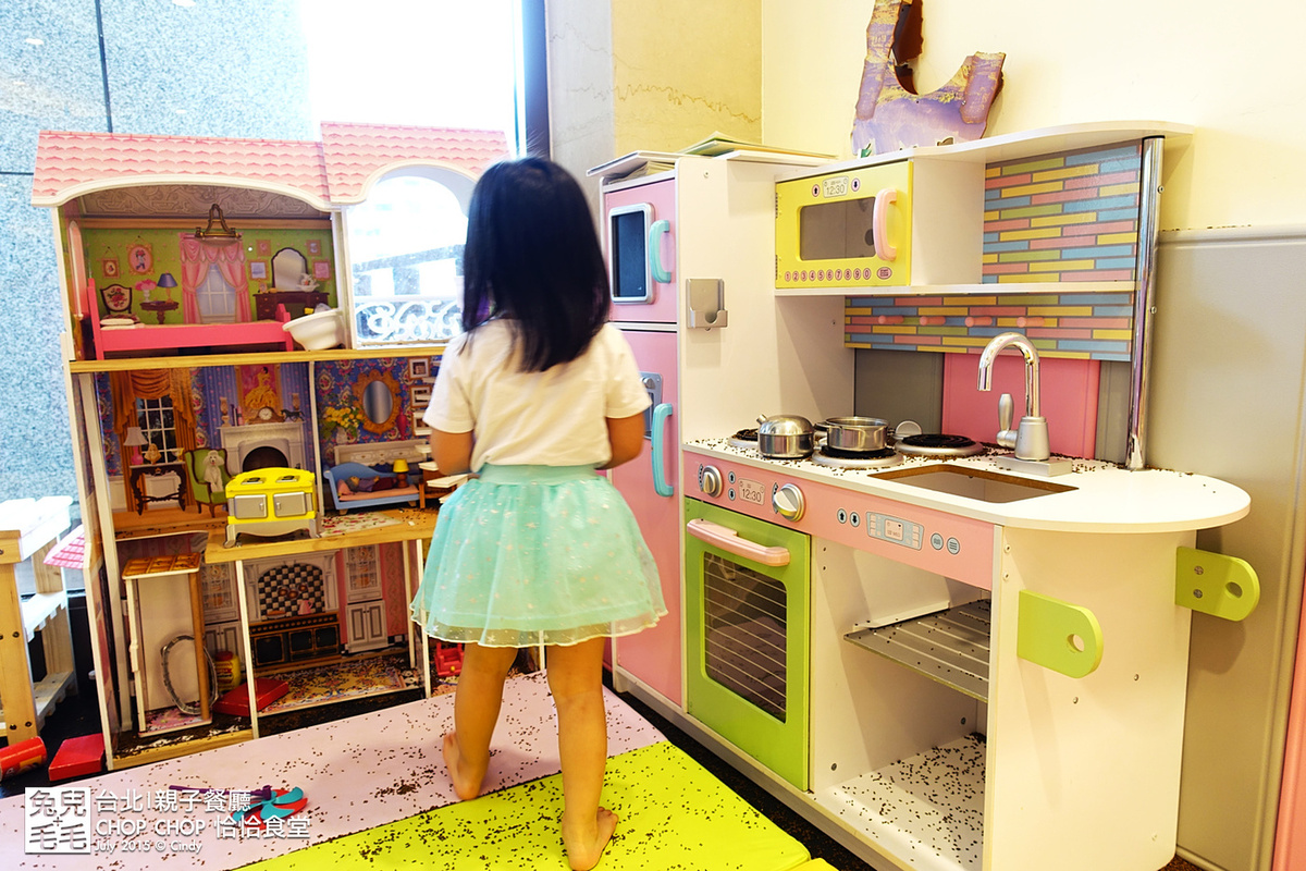 [親子餐廳。台北]  CHOP CHOP 恰恰食堂～藏身阪急百貨的親子小天堂 @兔兒毛毛姊妹花