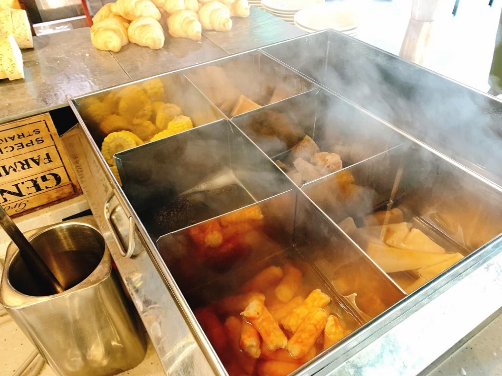 高雄親子飯店【鈞怡大飯店】百坪遊戲室、免費下午茶 Buffet、愛河河景家庭房～CP值爆表 @兔兒毛毛姊妹花