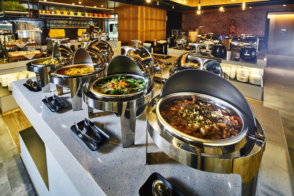 高雄親子飯店【鈞怡大飯店】百坪遊戲室、免費下午茶 Buffet、愛河河景家庭房～CP值爆表 @兔兒毛毛姊妹花