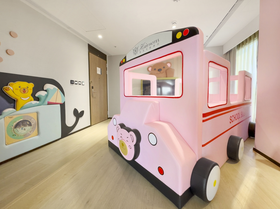 【嘉義親子飯店】新悦花園酒店：旋轉木馬＋賽車道＋森林系萌拍景點，一站滿足親子與毛孩旅遊需求！ @兔兒毛毛姊妹花