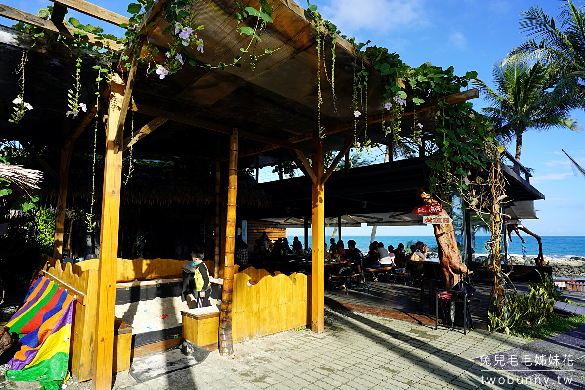 台東海景咖啡》可可娜咖啡～海景第一排南洋風咖啡廳，有大沙坑，還能直通富山護漁區 @兔兒毛毛姊妹花