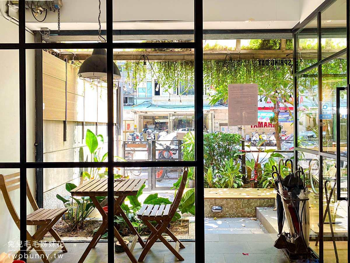 民生社區咖啡》小春日和動物雜貨・ 珈琲~有貓咪坐檯的日雜風咖啡廳，餐點也有貓咪@兔兒毛毛姊妹花
