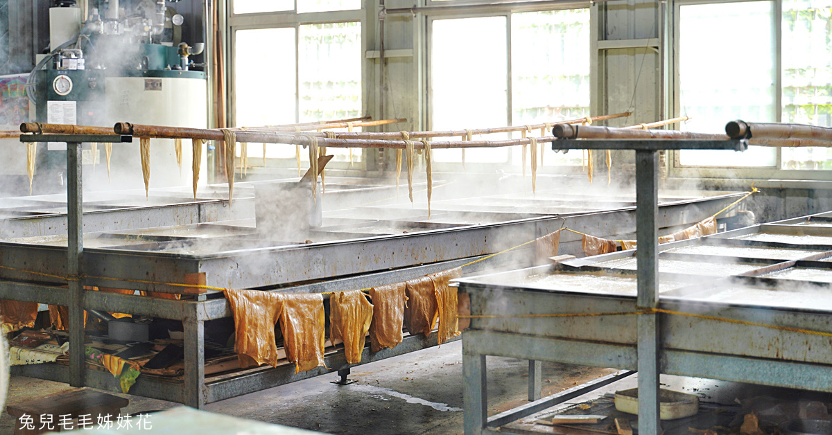 台東美食》大池豆皮店～一賣就是50年的古法手工現作豆皮，香煎豆皮搭配泡菜真的太美味