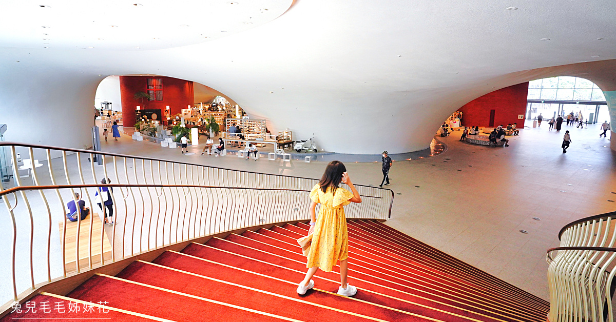 台中免費景點》臺中國家歌劇院～全球第一座曲牆主題結構建築太美太好拍，還有質感餐廳可用餐