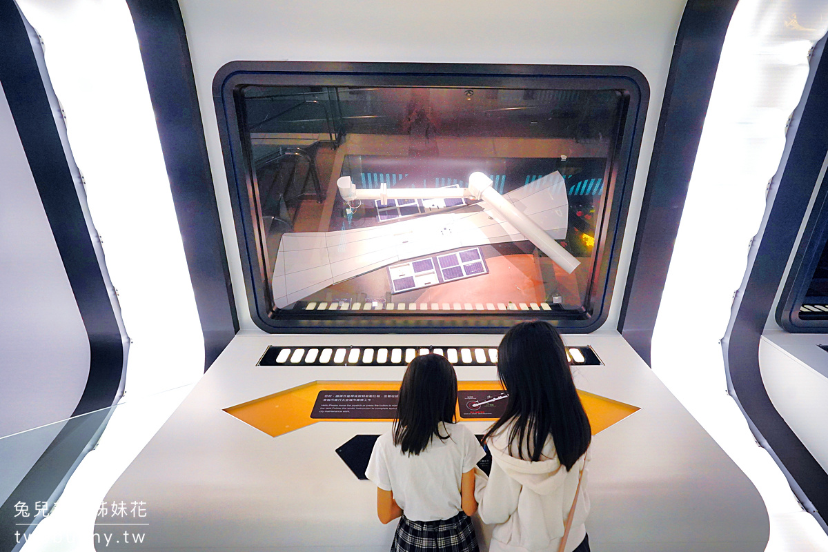 台北親子景點》台北天文館 宇宙探險～35元就能飛上太空、玩射擊電動，根本宇宙版湯姆熊 @兔兒毛毛姊妹花
