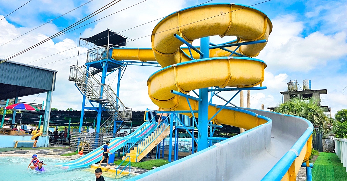 宜蘭玩水景點》松樹門游泳池～三層樓滑水道、大型漂浮玩具隨你玩的天然湧泉游泳池