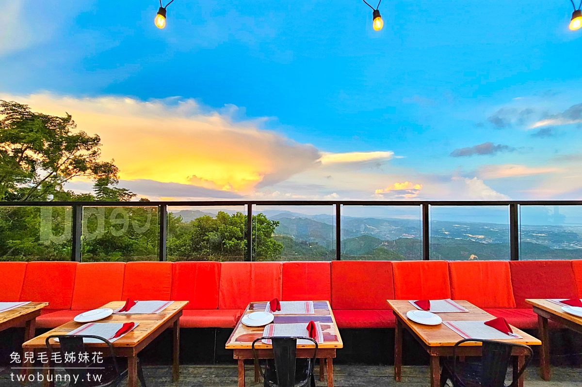 宿霧景點【Top of Cebu】宿霧最美景觀餐廳，百萬夜景太美麗，餐點好吃又便宜 @兔兒毛毛姊妹花