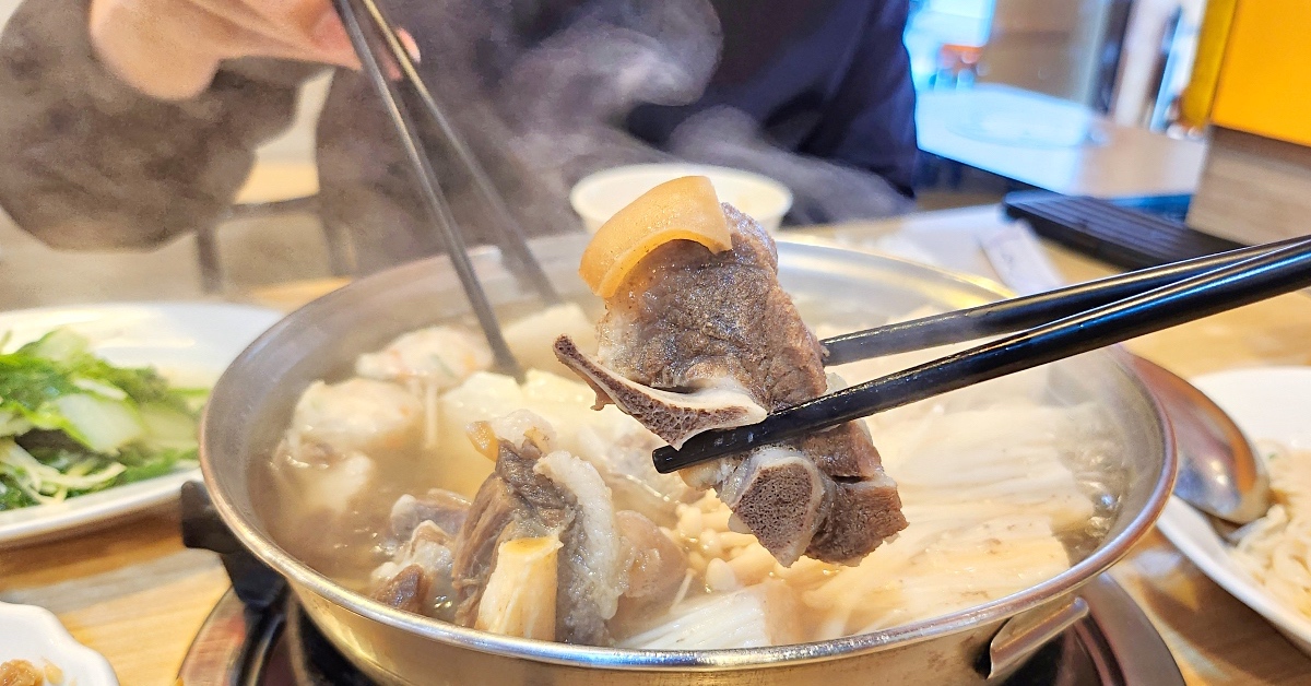 小巨蛋美食「莫宰羊北寧店」台北羊肉爐排隊名店，湯頭清甜順口、湯底無限續加 @兔兒毛毛姊妹花