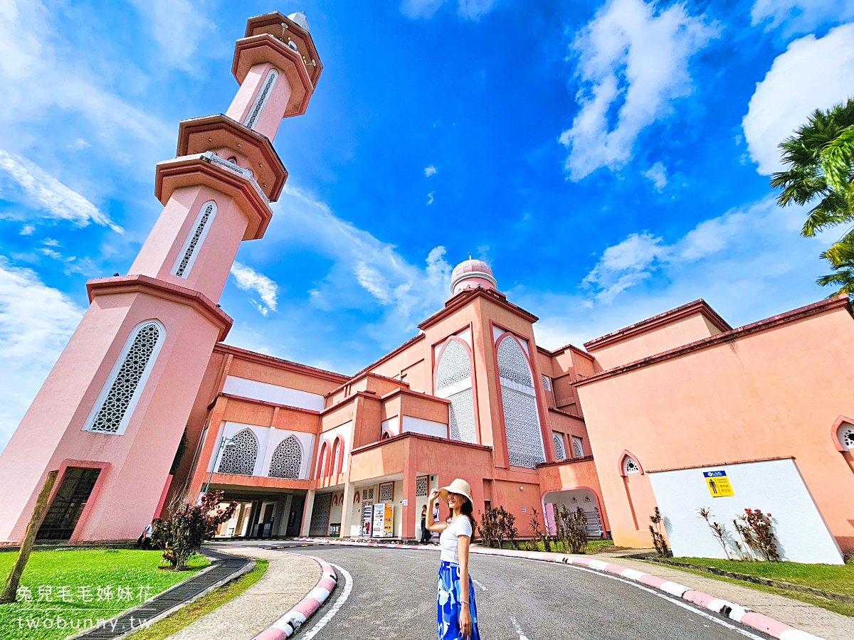 沙巴景點【沙巴大學粉紅清真寺】就在UMS校園裡，還能順遊水族館、美術館、私人海灘 @兔兒毛毛姊妹花