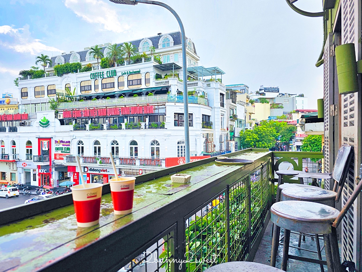 Cộng Càphê 越共咖啡｜越南必訪連鎖咖啡店，坐折疊軍用椅喝椰子咖啡才對味 @兔兒毛毛姊妹花