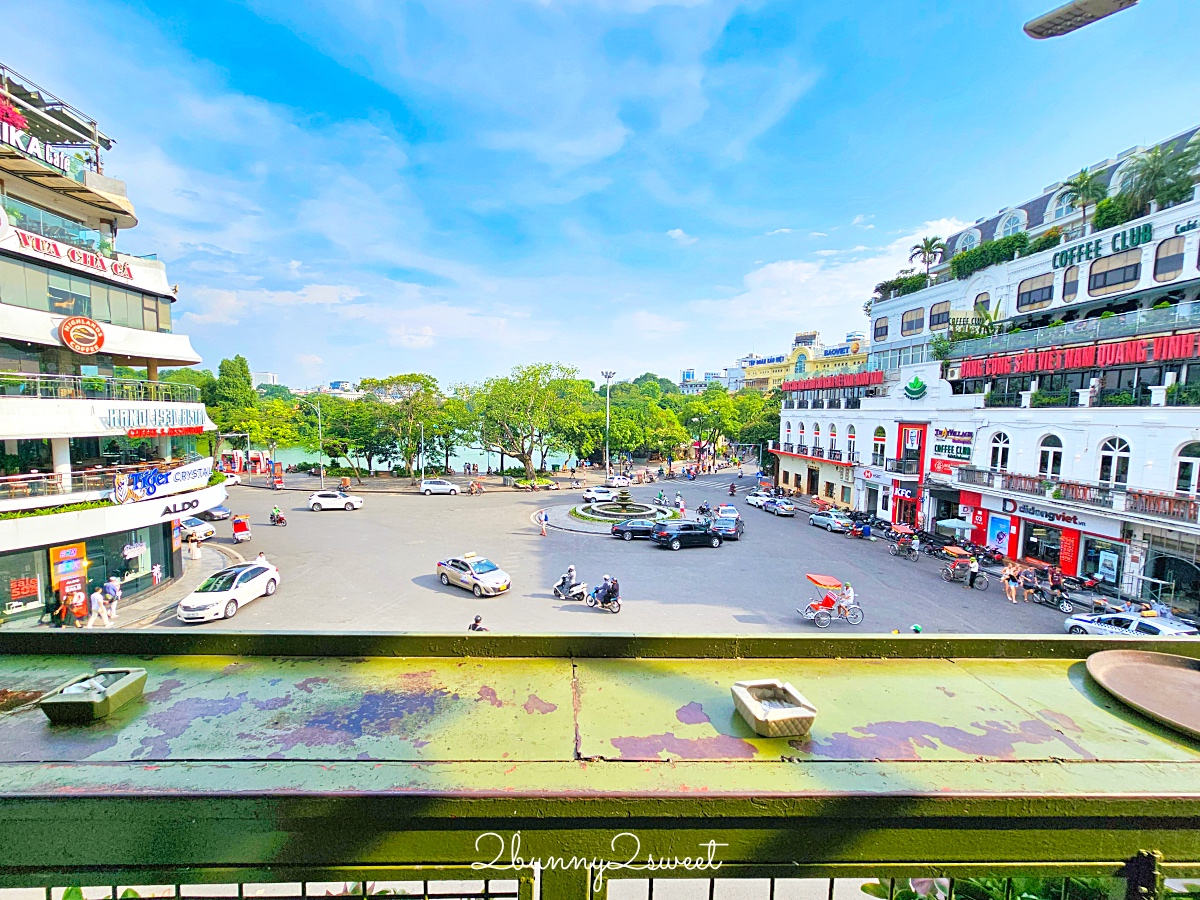 Cộng Càphê 越共咖啡｜越南必訪連鎖咖啡店，坐折疊軍用椅喝椰子咖啡才對味 @兔兒毛毛姊妹花