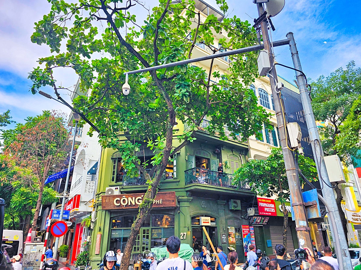 Cộng Càphê 越共咖啡｜越南必訪連鎖咖啡店，坐折疊軍用椅喝椰子咖啡才對味 @兔兒毛毛姊妹花