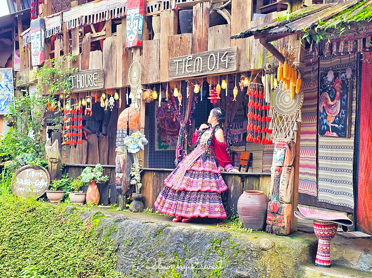 沙壩景點「貓貓村 Cat Cat Village」北越必訪少數民族赫蒙族吉吉村，變身瑤族姑娘拍美照 @兔兒毛毛姊妹花