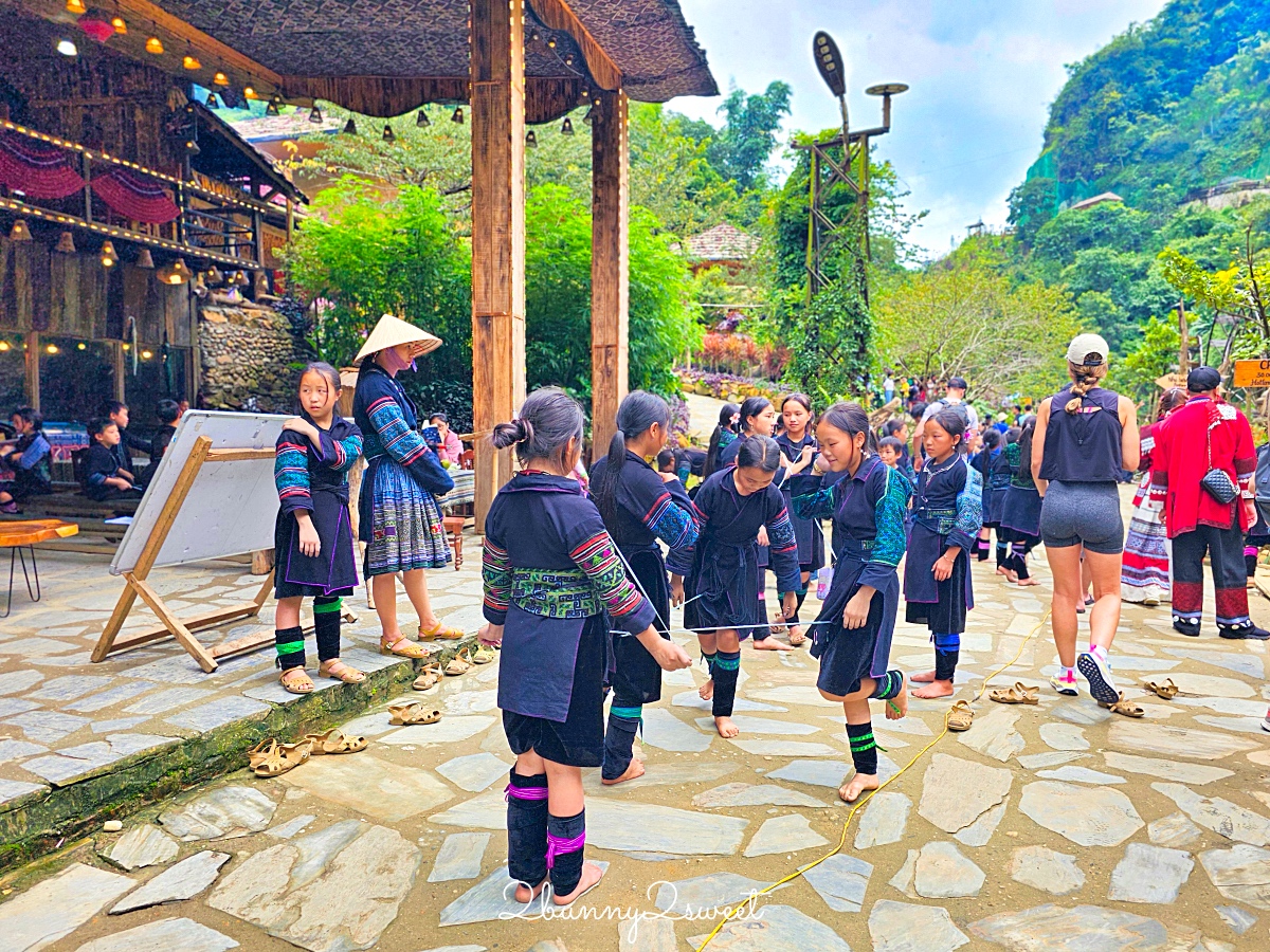 沙壩景點「貓貓村 Cat Cat Village」北越必訪少數民族赫蒙族吉吉村，變身瑤族姑娘拍美照 @兔兒毛毛姊妹花