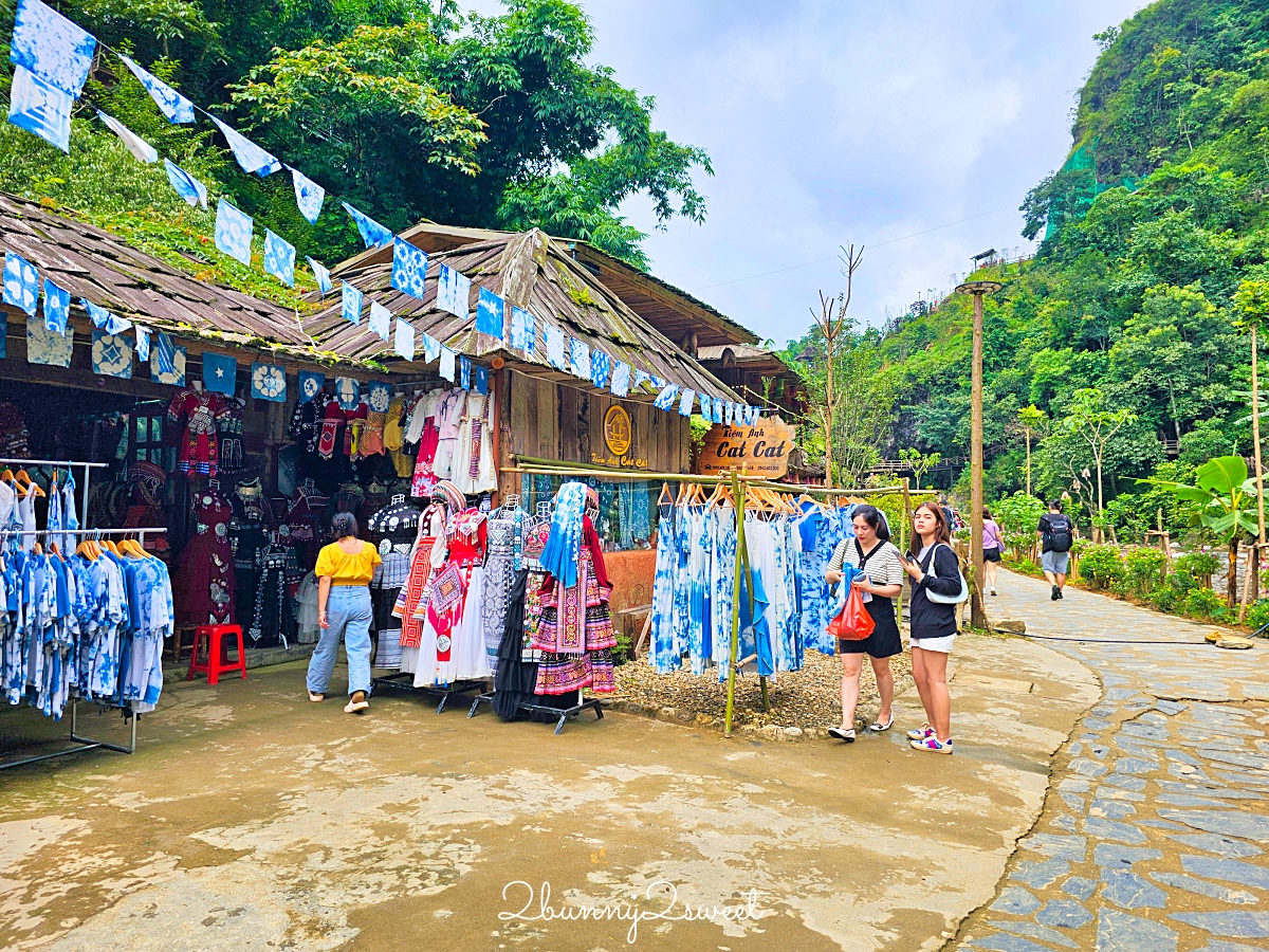 沙壩景點「貓貓村 Cat Cat Village」北越必訪少數民族赫蒙族吉吉村，變身瑤族姑娘拍美照 @兔兒毛毛姊妹花