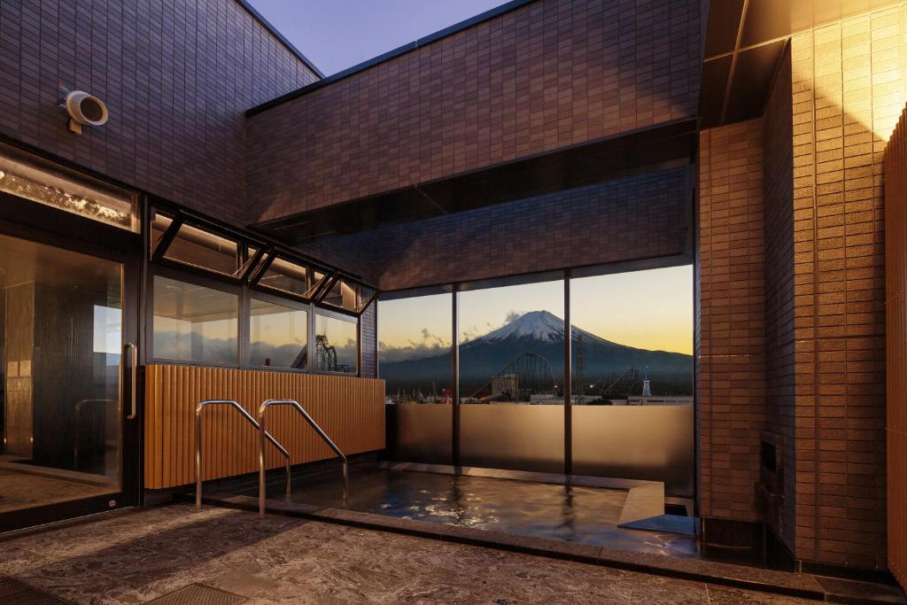 河口湖住宿「MYSTAYS 富士山展望温泉酒店」躺在床上就能看到富士山、富士急樂園 @兔兒毛毛姊妹花