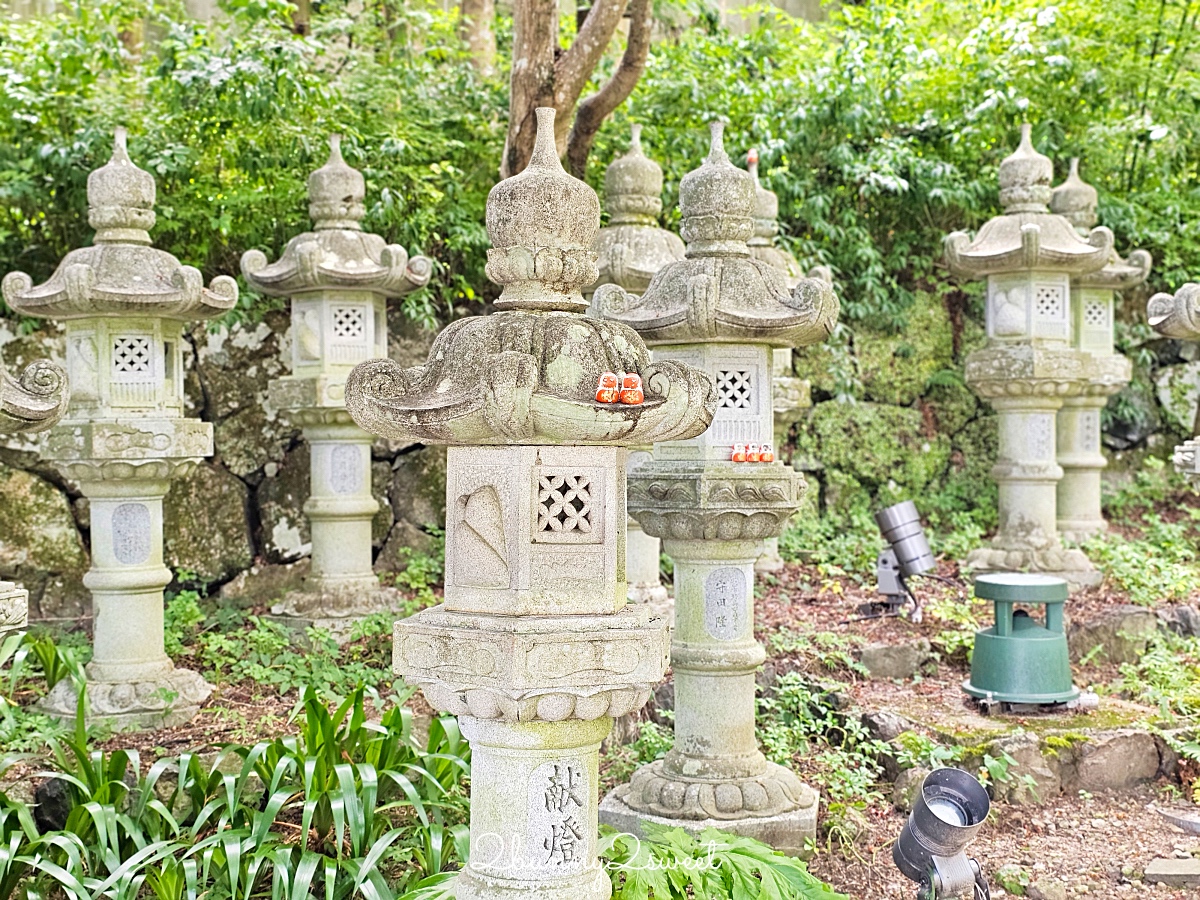 大阪景點「勝尾寺」可愛好拍達摩不倒翁，秋天賞楓、祈求勝運必訪｜門票、交通攻略 @兔兒毛毛姊妹花