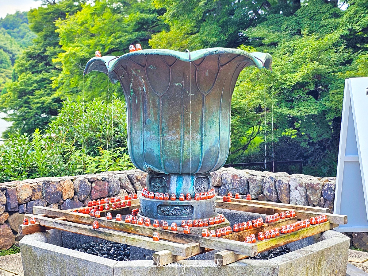 大阪景點「勝尾寺」可愛好拍達摩不倒翁，秋天賞楓、祈求勝運必訪｜門票、交通攻略 @兔兒毛毛姊妹花