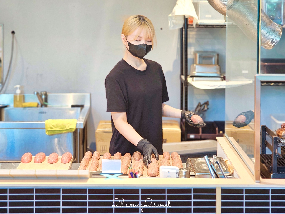 國父紀念館美食「漢堡排嘉台北大巨蛋店」來自日本人氣炭烤和牛漢堡排，日本越光米無限吃 @兔兒毛毛姊妹花