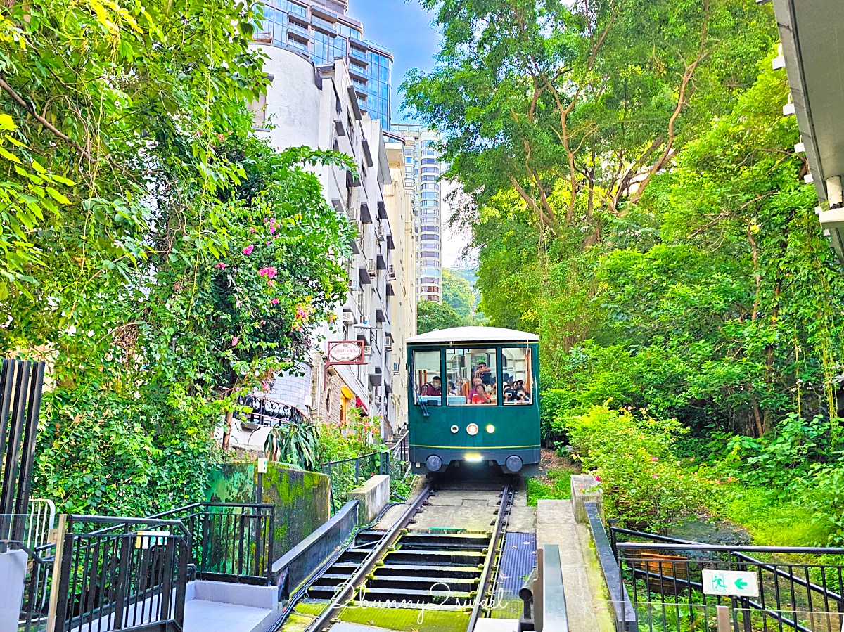 香港太平山這樣玩～搭百年交通工具「山頂纜車」欣賞維多利亞港美景、逛杜莎夫人蠟像館 @兔兒毛毛姊妹花