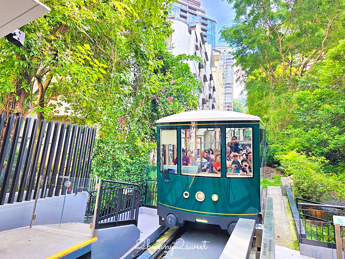 香港太平山這樣玩～搭百年交通工具「山頂纜車」欣賞維多利亞港美景、逛杜莎夫人蠟像館 @兔兒毛毛姊妹花