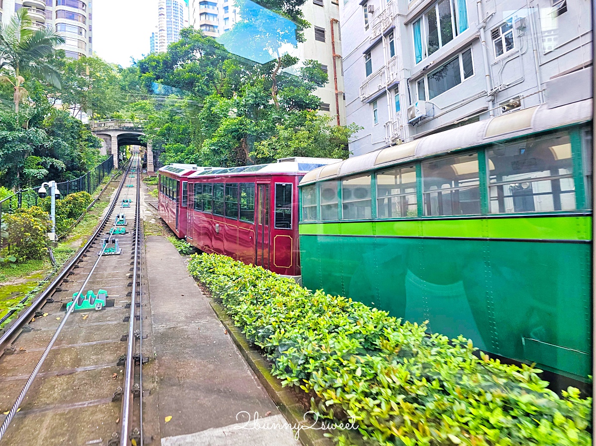 香港太平山這樣玩～搭百年交通工具「山頂纜車」欣賞維多利亞港美景、逛杜莎夫人蠟像館 @兔兒毛毛姊妹花
