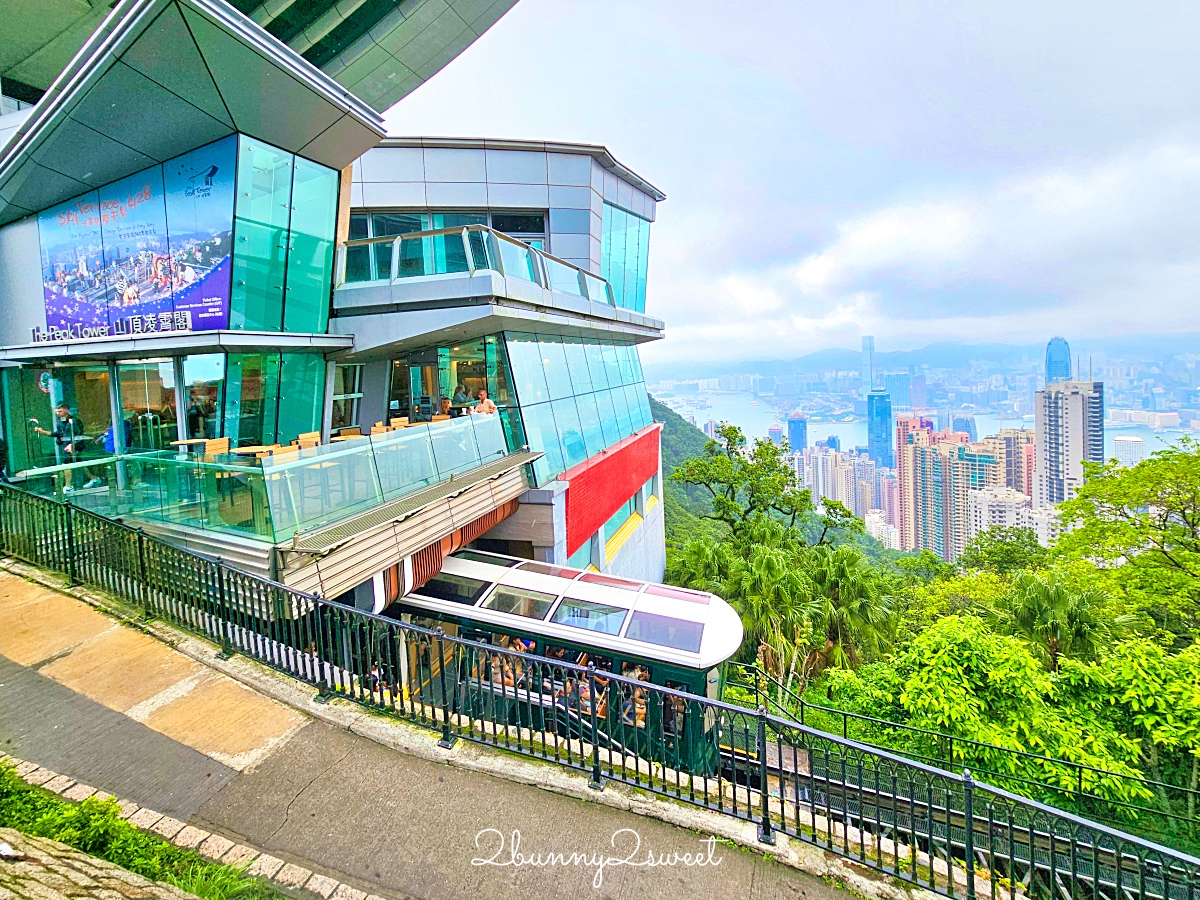 香港太平山這樣玩～搭百年交通工具「山頂纜車」欣賞維多利亞港美景、逛杜莎夫人蠟像館 @兔兒毛毛姊妹花