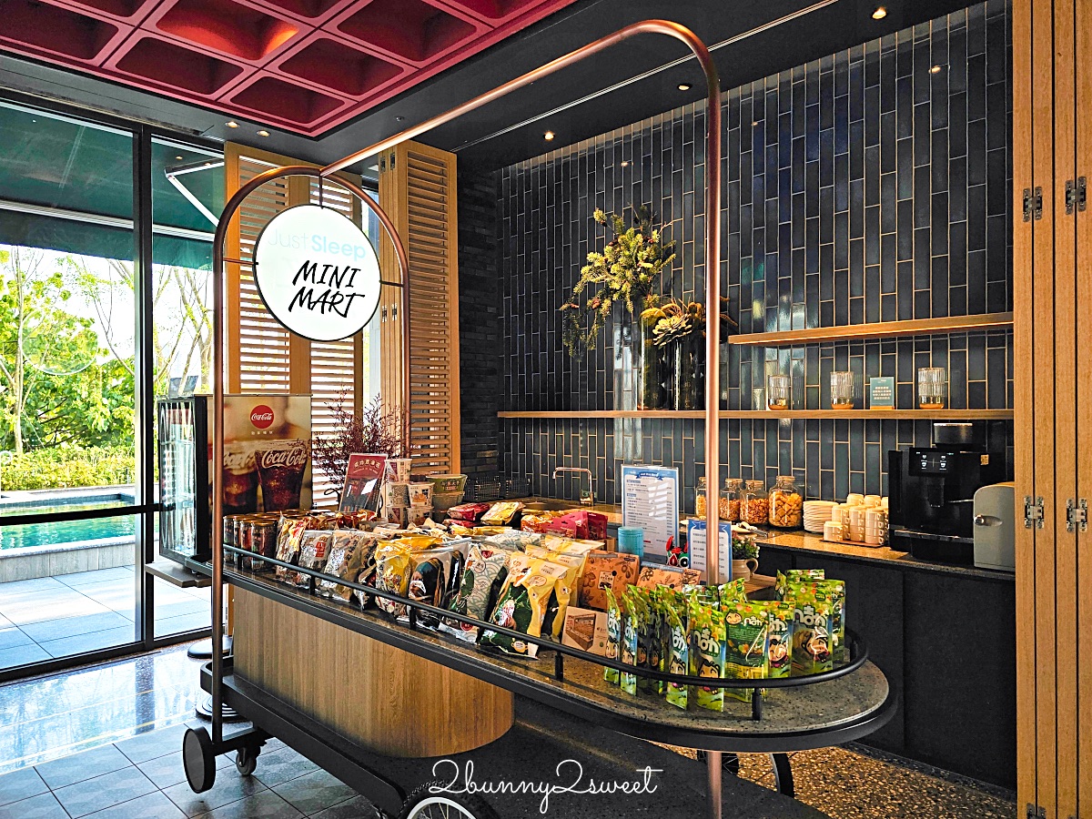 台南住宿「捷絲旅台南虎山館」仁德文青設計旅店，露天鏡面泳池，走路到哈利波特世界 @兔兒毛毛姊妹花