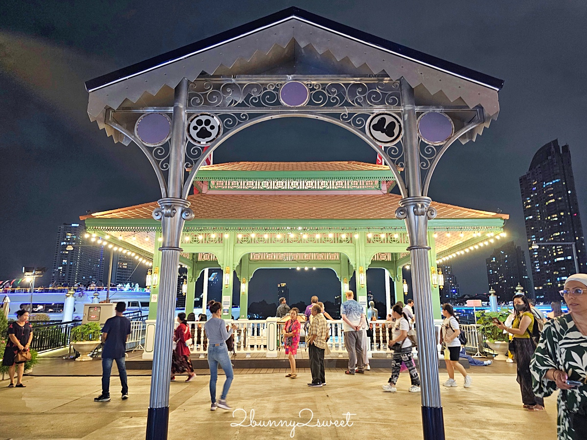 曼谷夜市「Asiatique河濱碼頭夜市」有摩天輪、旋轉木馬的熱鬧水岸市集，熱鬧漂亮又好逛 @兔兒毛毛姊妹花