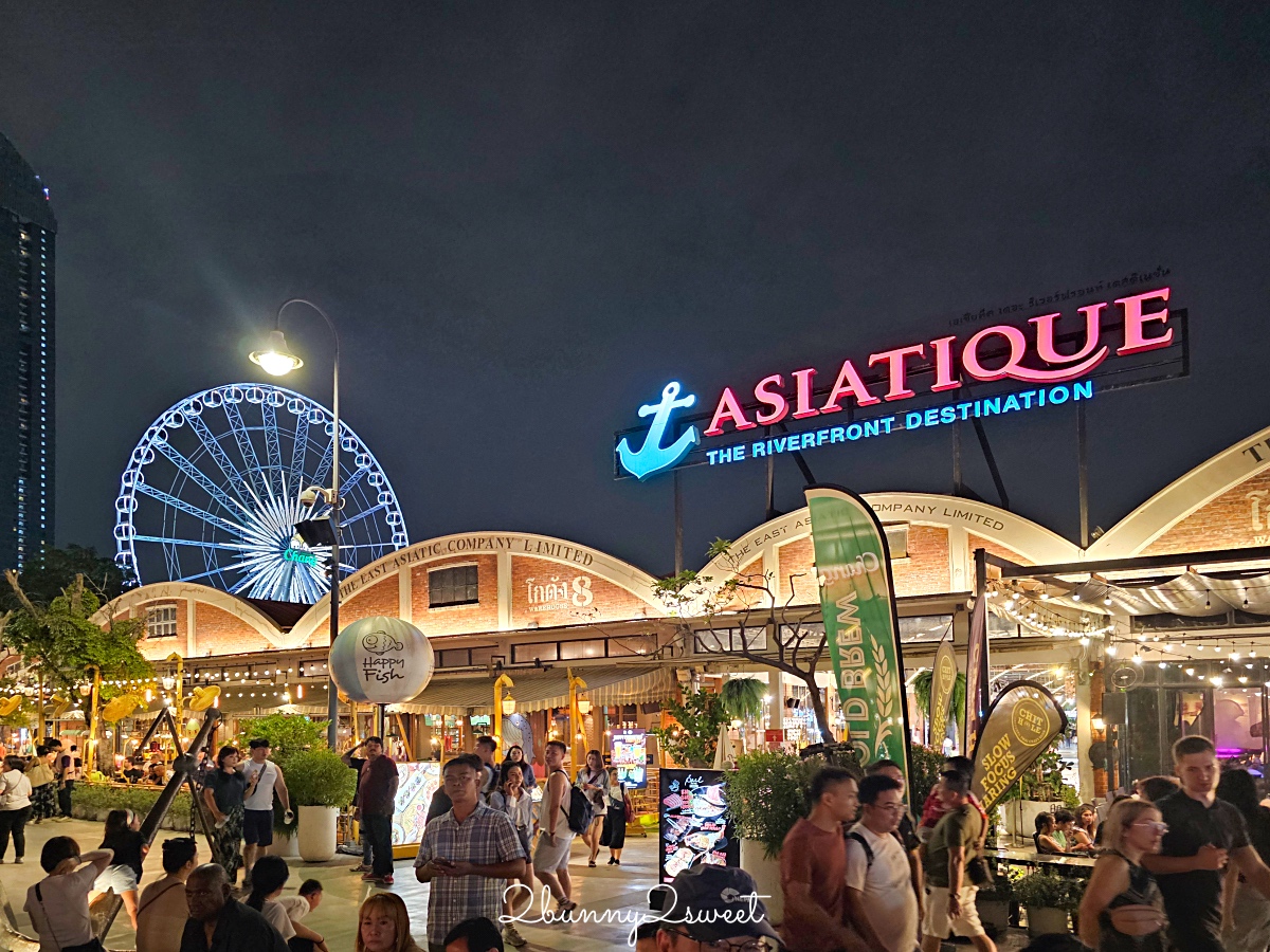 曼谷夜市「Asiatique河濱碼頭夜市」有摩天輪、旋轉木馬的熱鬧水岸市集，熱鬧漂亮又好逛 @兔兒毛毛姊妹花