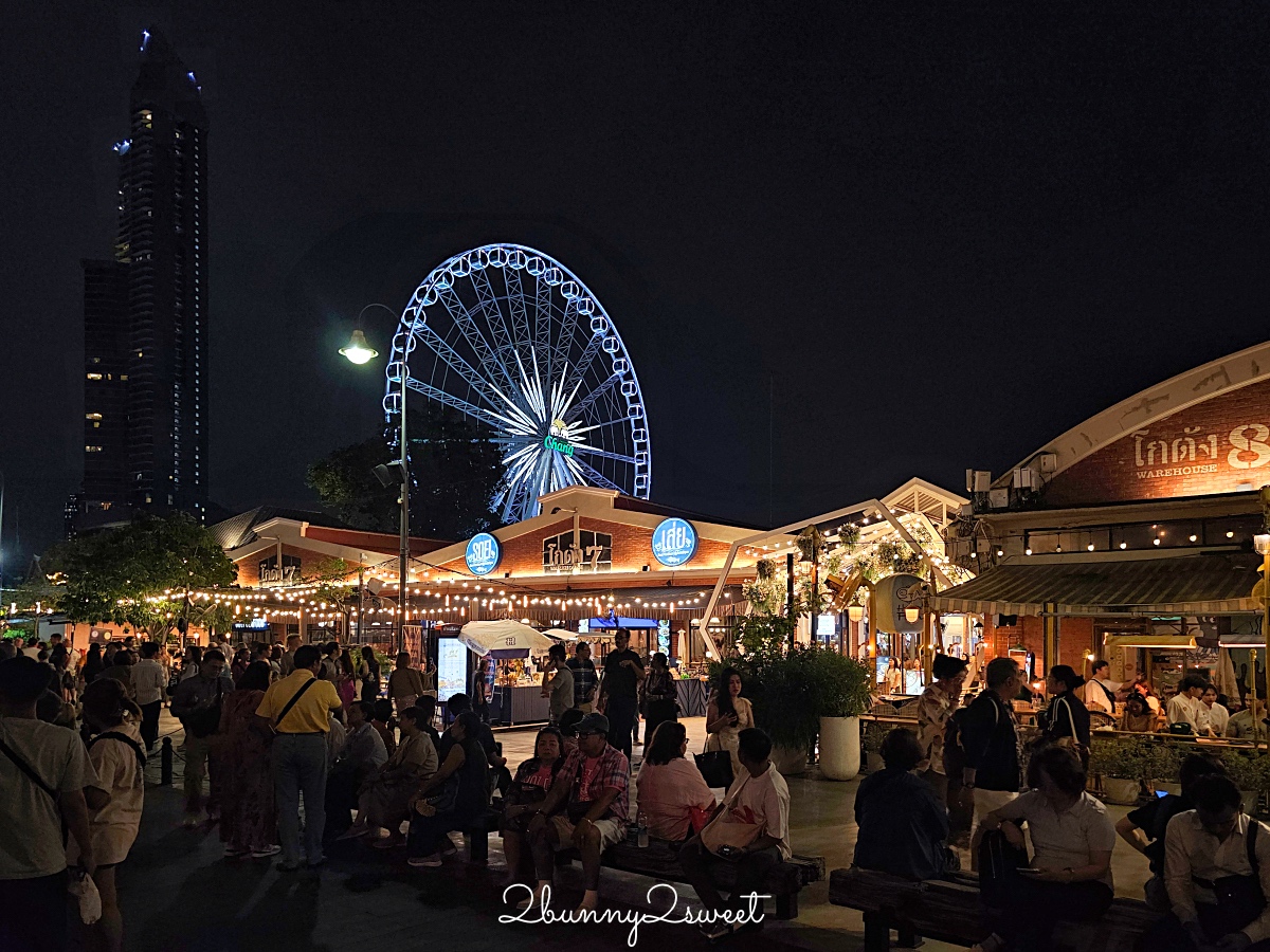曼谷夜市「Asiatique河濱碼頭夜市」有摩天輪、旋轉木馬的熱鬧水岸市集，熱鬧漂亮又好逛 @兔兒毛毛姊妹花