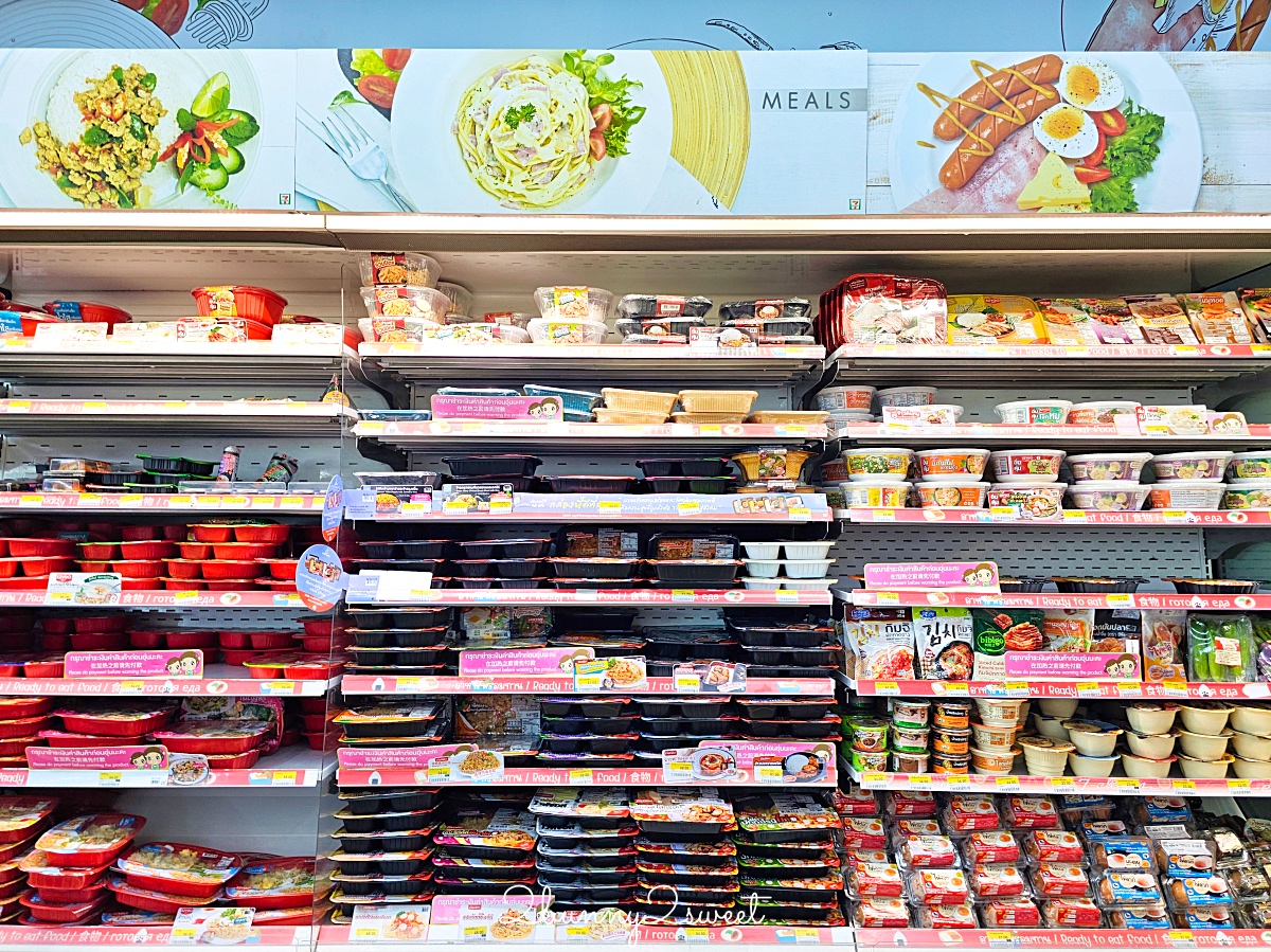 「泰國7-11必買」TOP18 推薦～熱壓吐司、微波便當、零食、飲料、藥妝、伴手禮太好買 @兔兒毛毛姊妹花