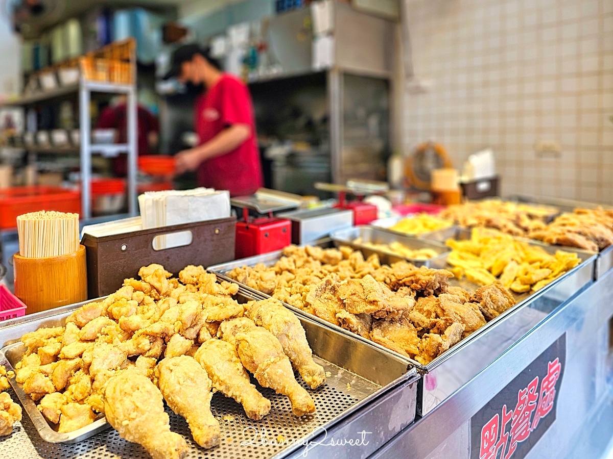 北投市場美食「陳季炸雞」在地最強市場炸雞，雞排55元、雞翅5支110元好便宜 @兔兒毛毛姊妹花