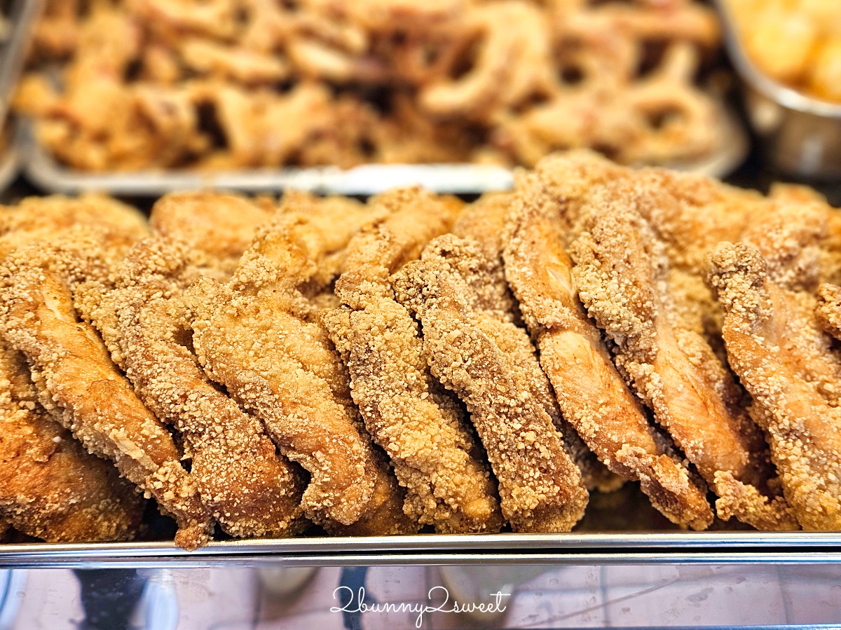 北投市場美食「陳季炸雞」在地最強市場炸雞，雞排55元、雞翅5支110元好便宜 @兔兒毛毛姊妹花
