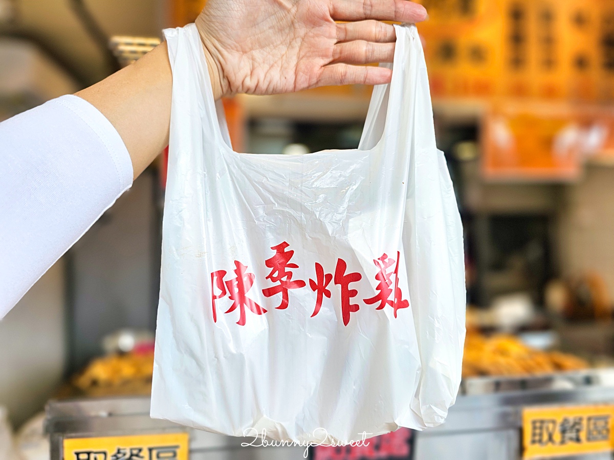 北投市場美食「陳季炸雞」在地最強市場炸雞，雞排55元、雞翅5支110元好便宜 @兔兒毛毛姊妹花