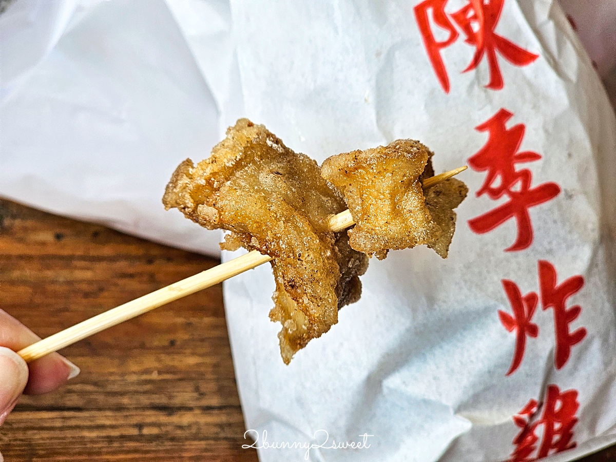 北投市場美食「陳季炸雞」在地最強市場炸雞，雞排55元、雞翅5支110元好便宜 @兔兒毛毛姊妹花