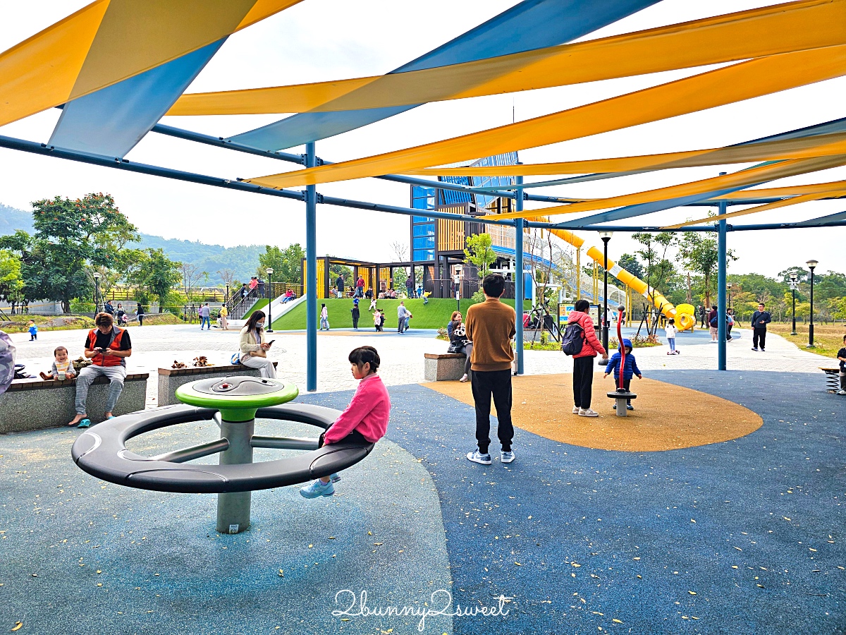 南投特色公園【草屯酷比親子運動公園】三層樓高貨櫃溜滑梯、超嗨旋轉翹翹板～好玩又放電 @兔兒毛毛姊妹花