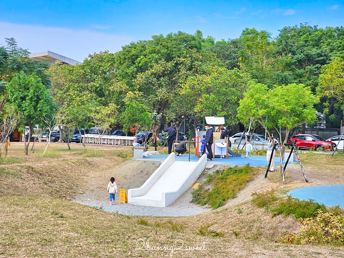 南投特色公園【草屯酷比親子運動公園】三層樓高貨櫃溜滑梯、超嗨旋轉翹翹板～好玩又放電 @兔兒毛毛姊妹花