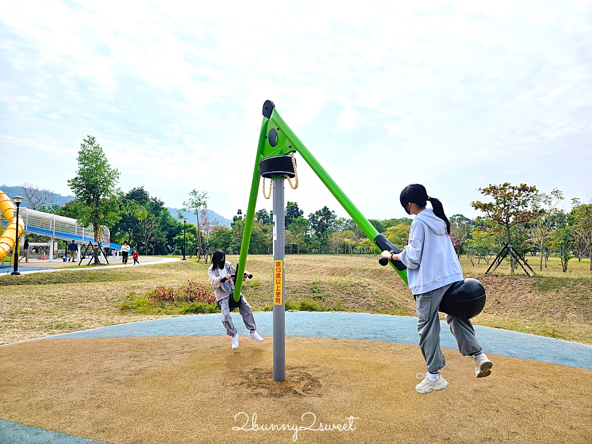 南投特色公園【草屯酷比親子運動公園】三層樓高貨櫃溜滑梯、超嗨旋轉翹翹板～好玩又放電 @兔兒毛毛姊妹花