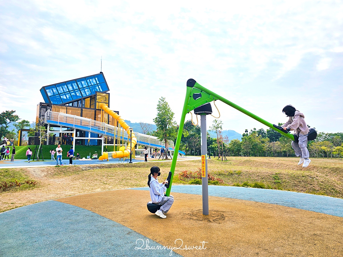 南投特色公園【草屯酷比親子運動公園】三層樓高貨櫃溜滑梯、超嗨旋轉翹翹板～好玩又放電 @兔兒毛毛姊妹花