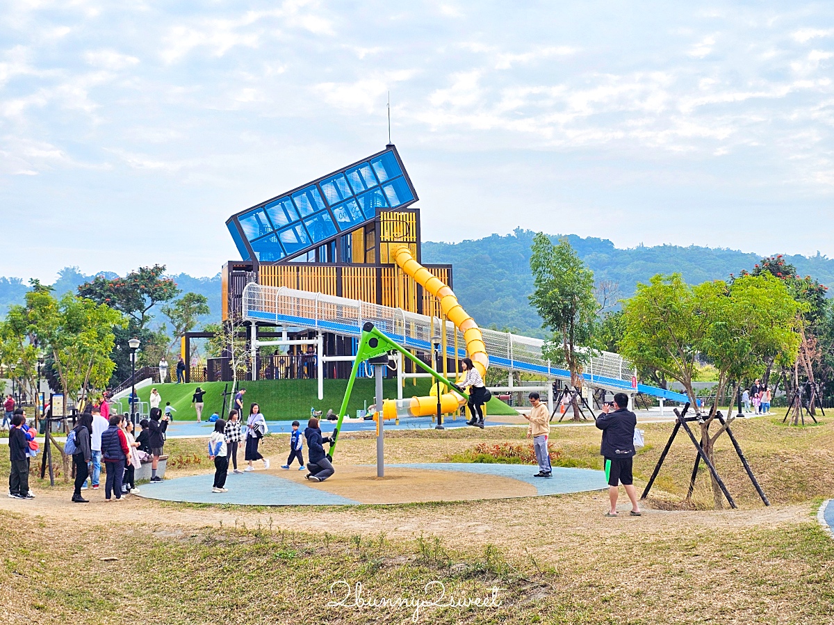 南投特色公園【草屯酷比親子運動公園】三層樓高貨櫃溜滑梯、超嗨旋轉翹翹板～好玩又放電 @兔兒毛毛姊妹花