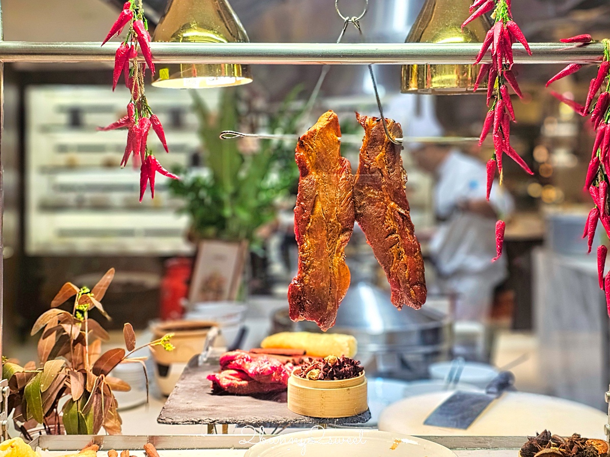曼谷吃到飽「Savio」Chatrium Grand Bangkok 察殿大酒店自助百匯晚餐，海鮮牛排太澎湃 @兔兒毛毛姊妹花