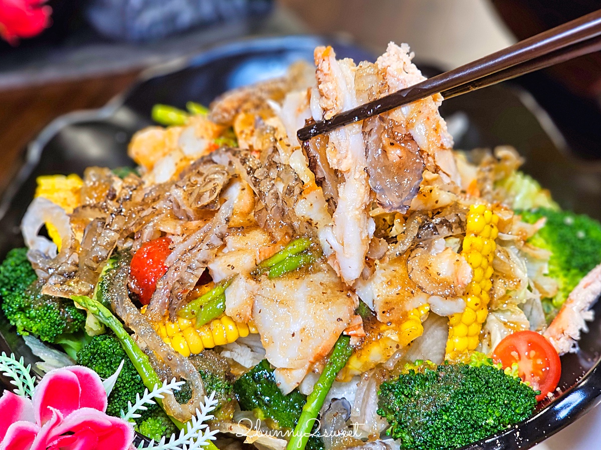 新北【萬里古早風味甕仔雞】北海岸最好吃烤雞竟然也是高CP值海鮮餐廳，澎湃合菜龍蝦三明治 @兔兒毛毛姊妹花