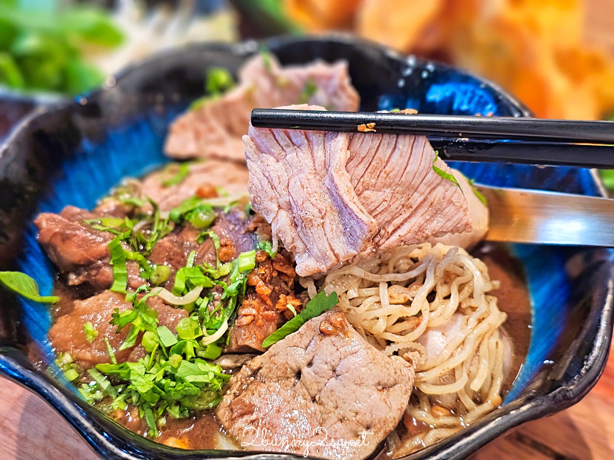 曼谷美食【Thong Smith 通思密船麵】泰國必吃豪奢版和牛船麵，船麵界的愛馬仕就是他 @兔兒毛毛姊妹花