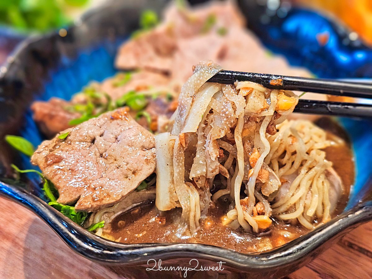 曼谷美食【Thong Smith 通思密船麵】泰國必吃豪奢版和牛船麵，船麵界的愛馬仕就是他 @兔兒毛毛姊妹花