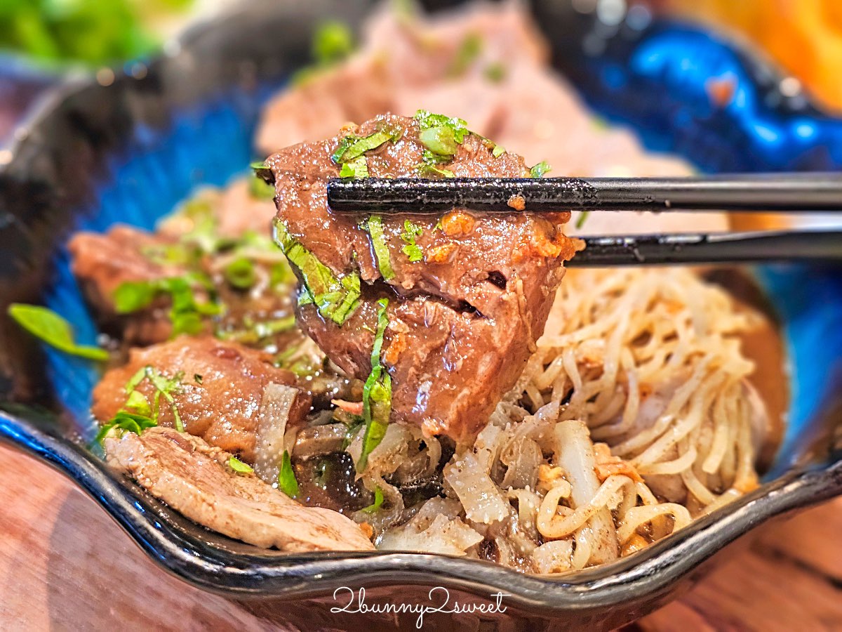 曼谷美食【Thong Smith 通思密船麵】泰國必吃豪奢版和牛船麵，船麵界的愛馬仕就是他 @兔兒毛毛姊妹花