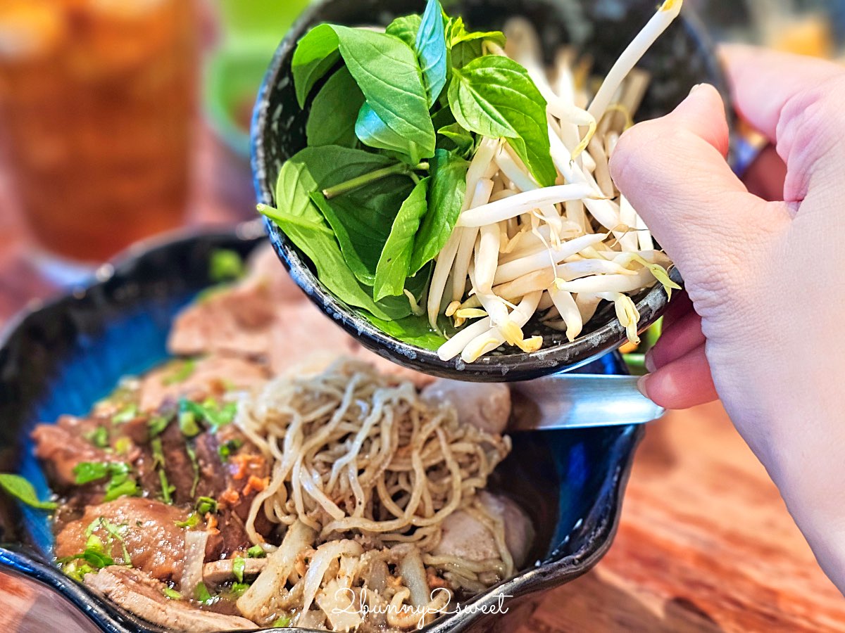 曼谷美食【Thong Smith 通思密船麵】泰國必吃豪奢版和牛船麵，船麵界的愛馬仕就是他 @兔兒毛毛姊妹花