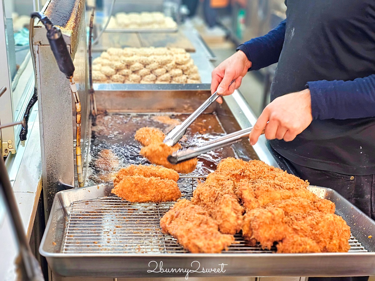 仙台美食「齋藤惣菜店ころっけや」超人氣仙台朝市可樂餅  銅板價排隊美食必吃 @兔兒毛毛姊妹花