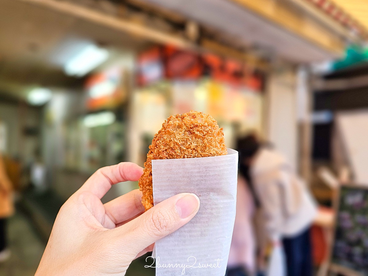 仙台美食「齋藤惣菜店ころっけや」超人氣仙台朝市可樂餅  銅板價排隊美食必吃 @兔兒毛毛姊妹花