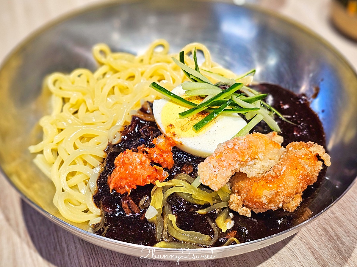 信義區美食「梨谷韓式鐵板炭火烤肉」信義ATT必吃韓式料理餐廳，小菜無限吃到飽 @兔兒毛毛姊妹花